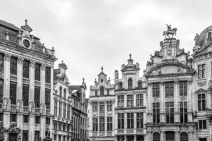 頭頂部の白髪の原因とは何ですか？