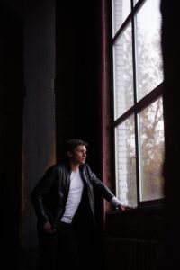 生え際の白髪を隠す方法は？