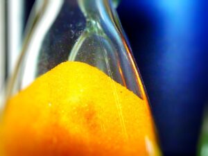 白髪染めの間隔の目安はどのくらいが適切ですか？