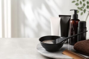 白髪染めを美容院で行う頻度はどれくらいが理想？