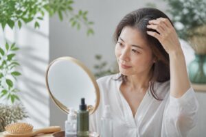 白髪ぼかしのグレージュが似合う人とは？
